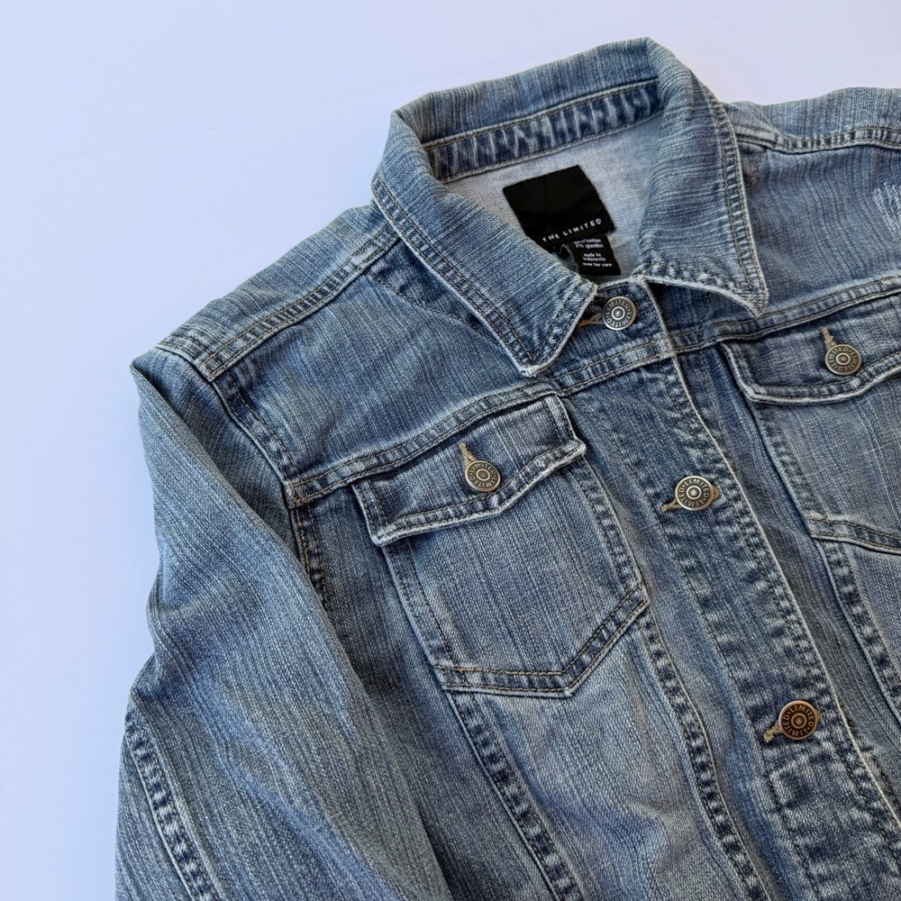 Woman’s The Limited Denim Jacket Size Large​​ - Picture 3 of 7